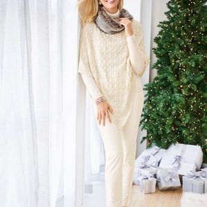 🎄 TEXTURED CABLEKNIT PONCHO